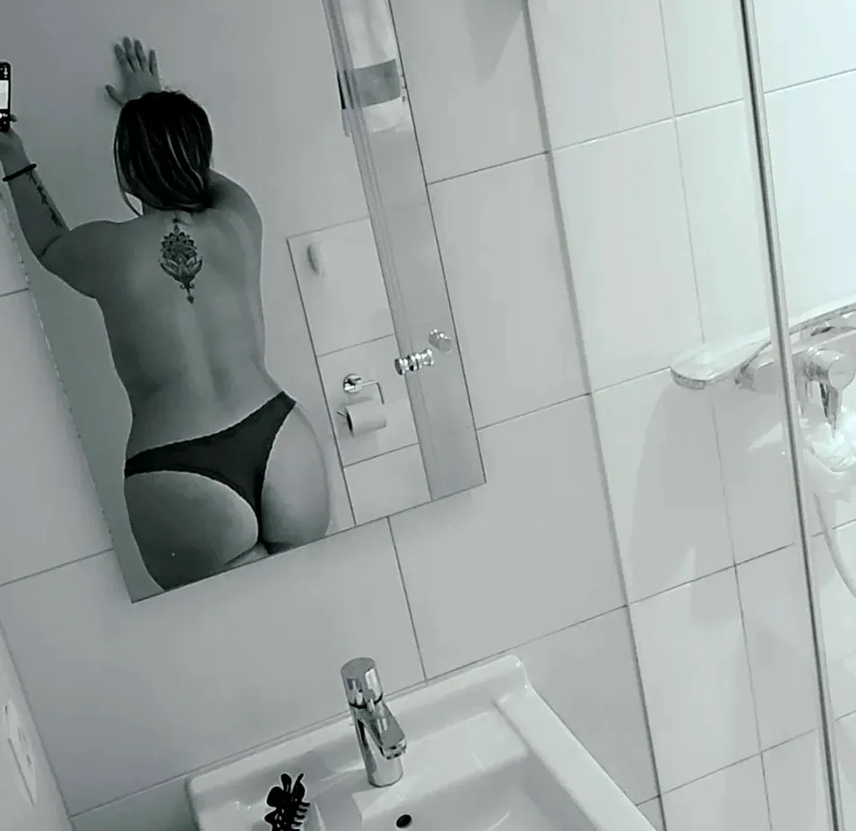 Alice, 28