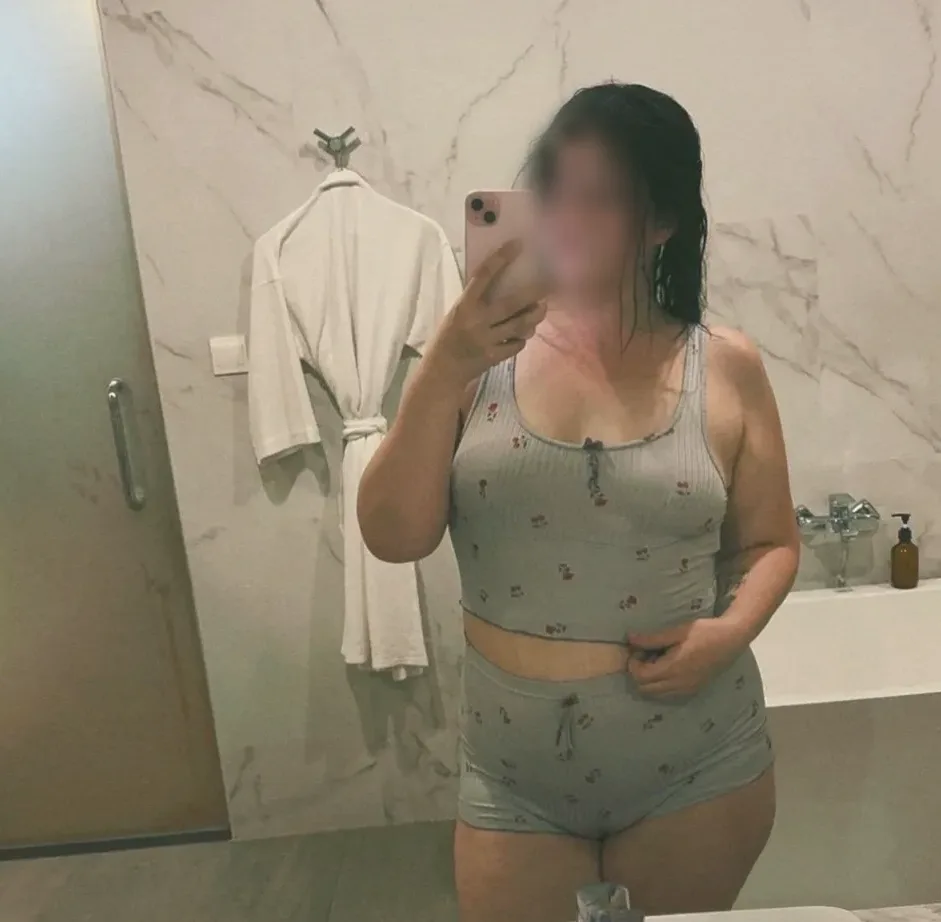 Amina, 27