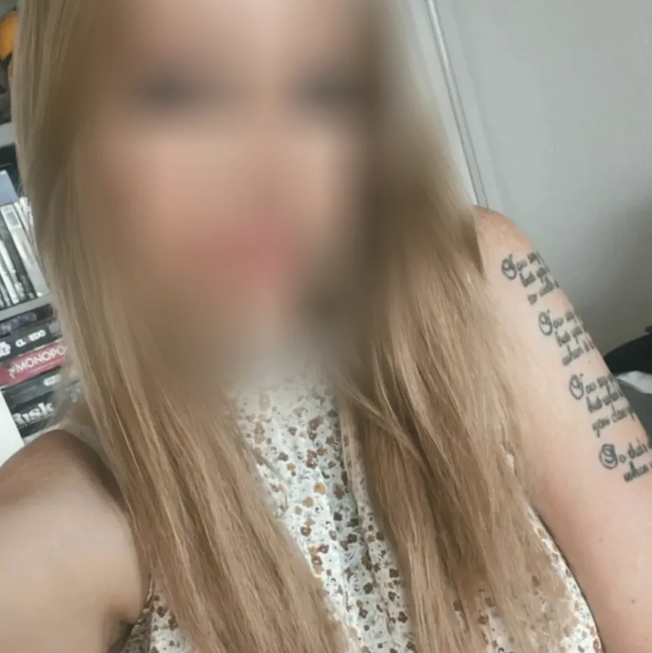 Amira, 30