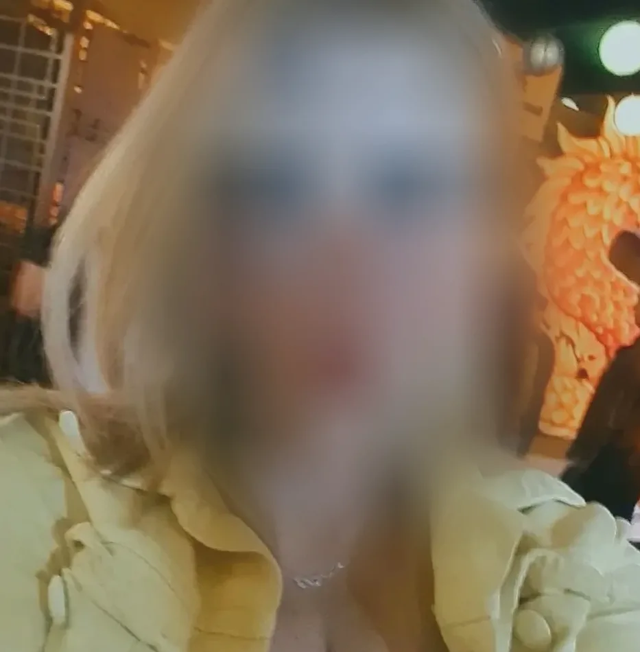 Amira, 35