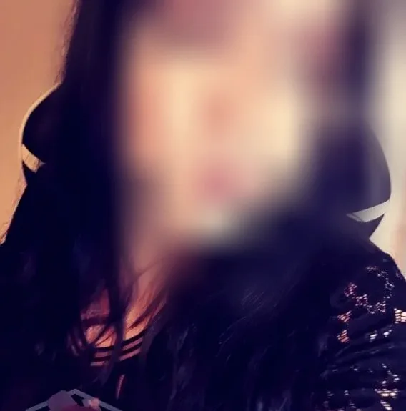 Amira, 28
