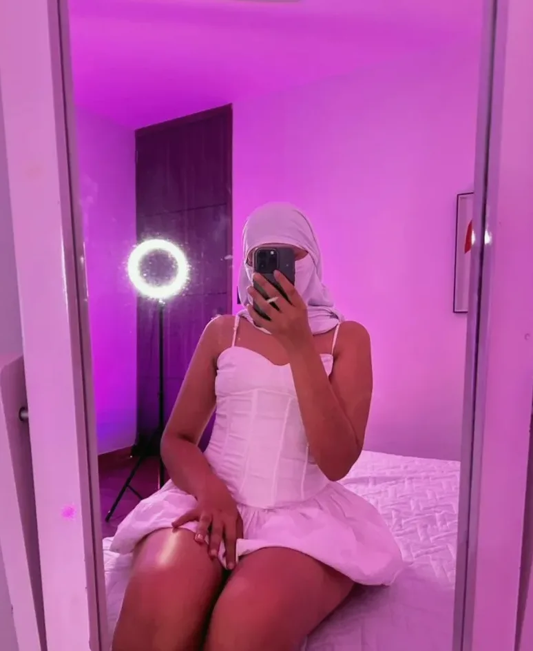 Jenny, 23