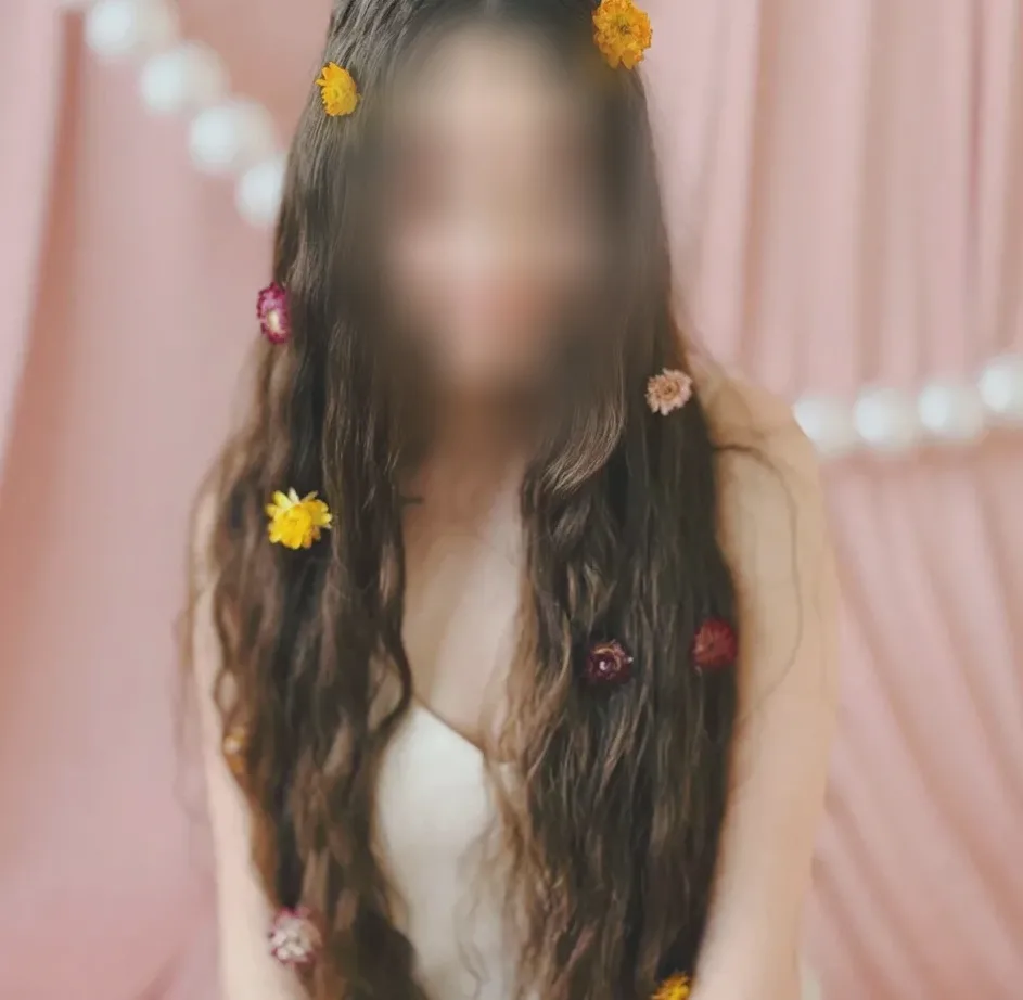 Lilly, 21